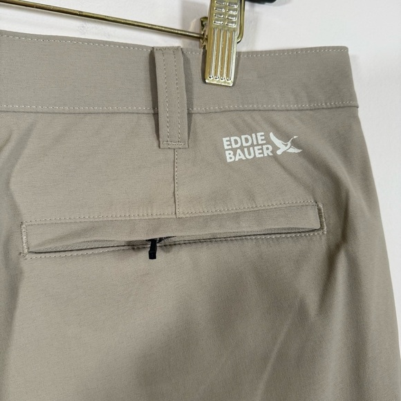 NWT Eddie Bauer Men’s MR Takeoff Chino Classic Fit Light Khaki Pants 36x34 - Picture 4 of 7
